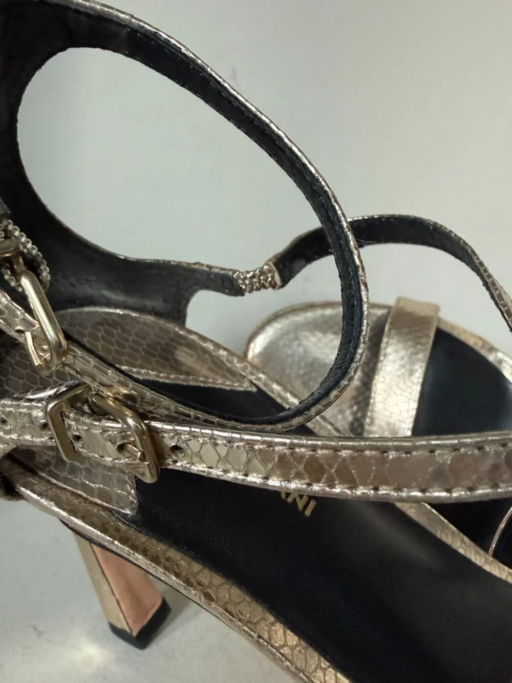 Gorgeous Antonio Melani metallic champagne-gold strappy heels in women’s size 10
